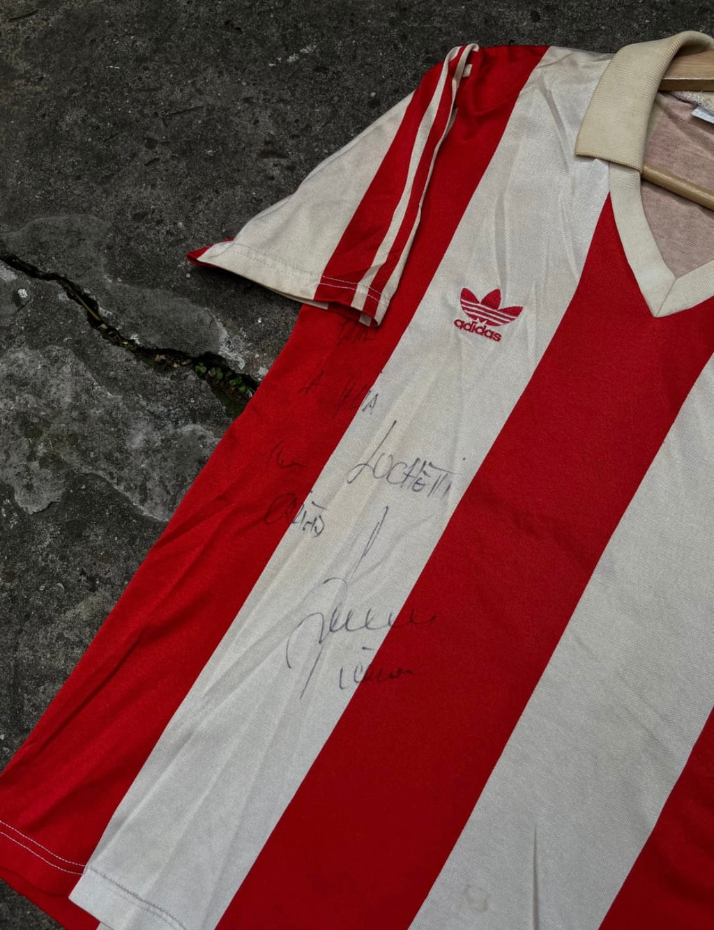 Camiseta Estudiantes Adidas 80s Firmada x Veron Padre Original
