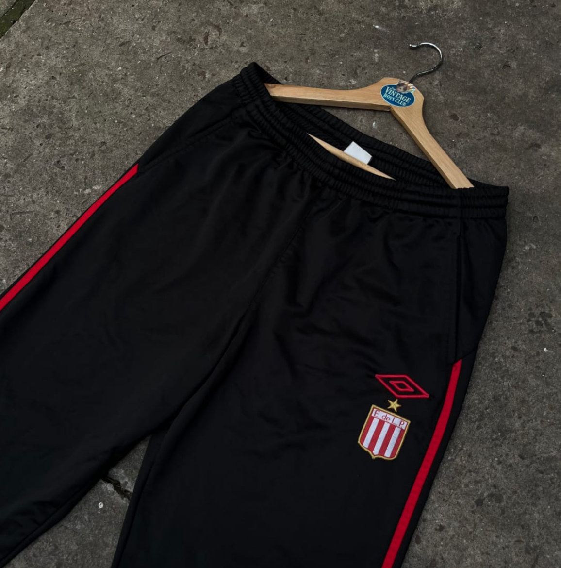 Pantalon Estudiantes Umbro de Utilería