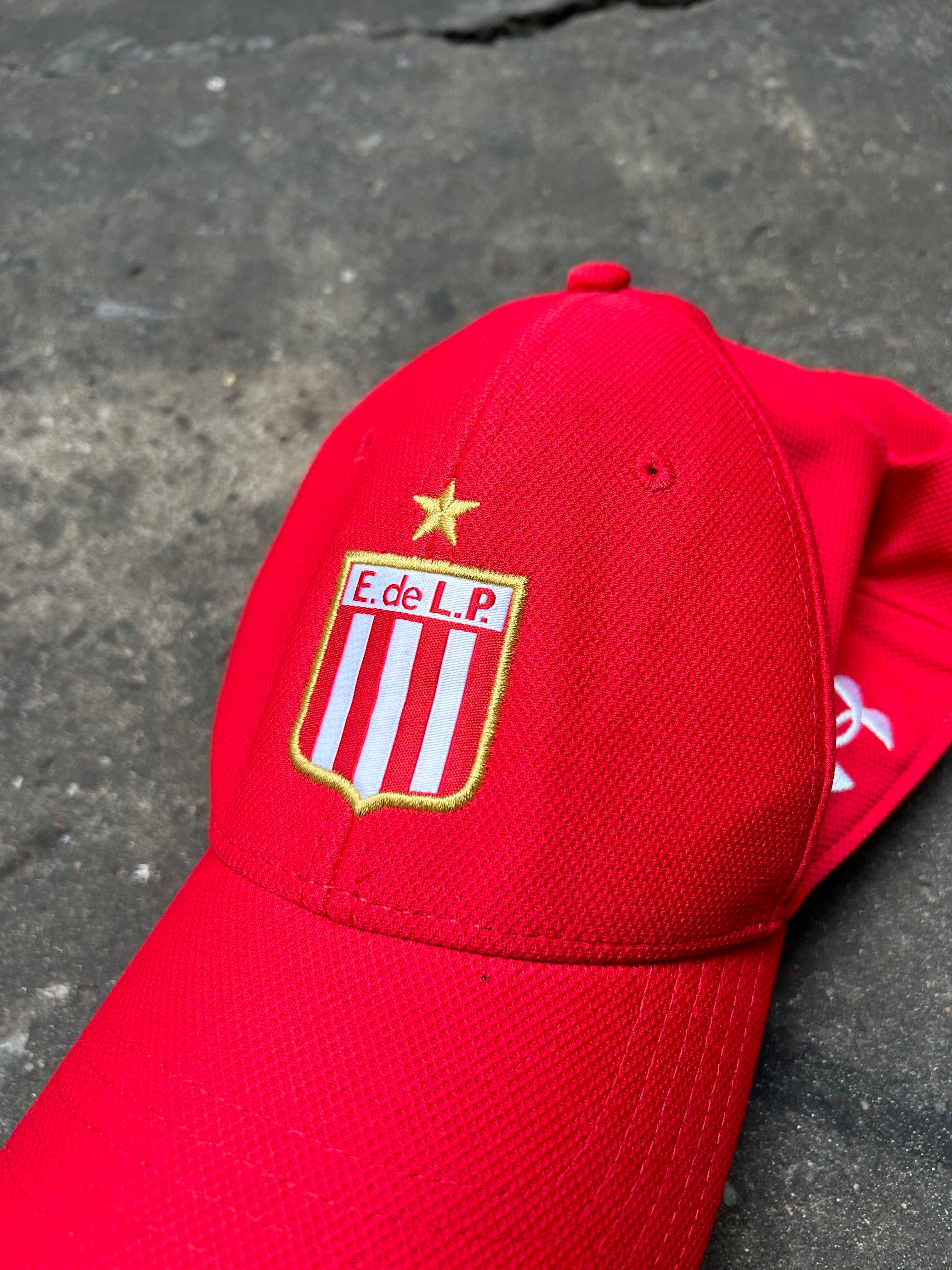 Gorra Estudiantes Under Armour Cerrada Original