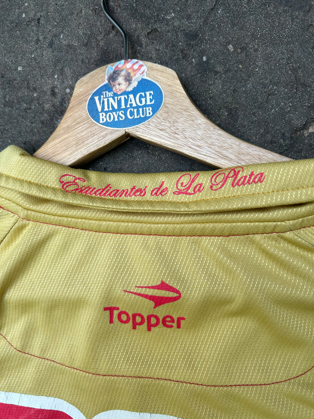 Camiseta Estudiantes 2009 Dorada de Utileria de Veron