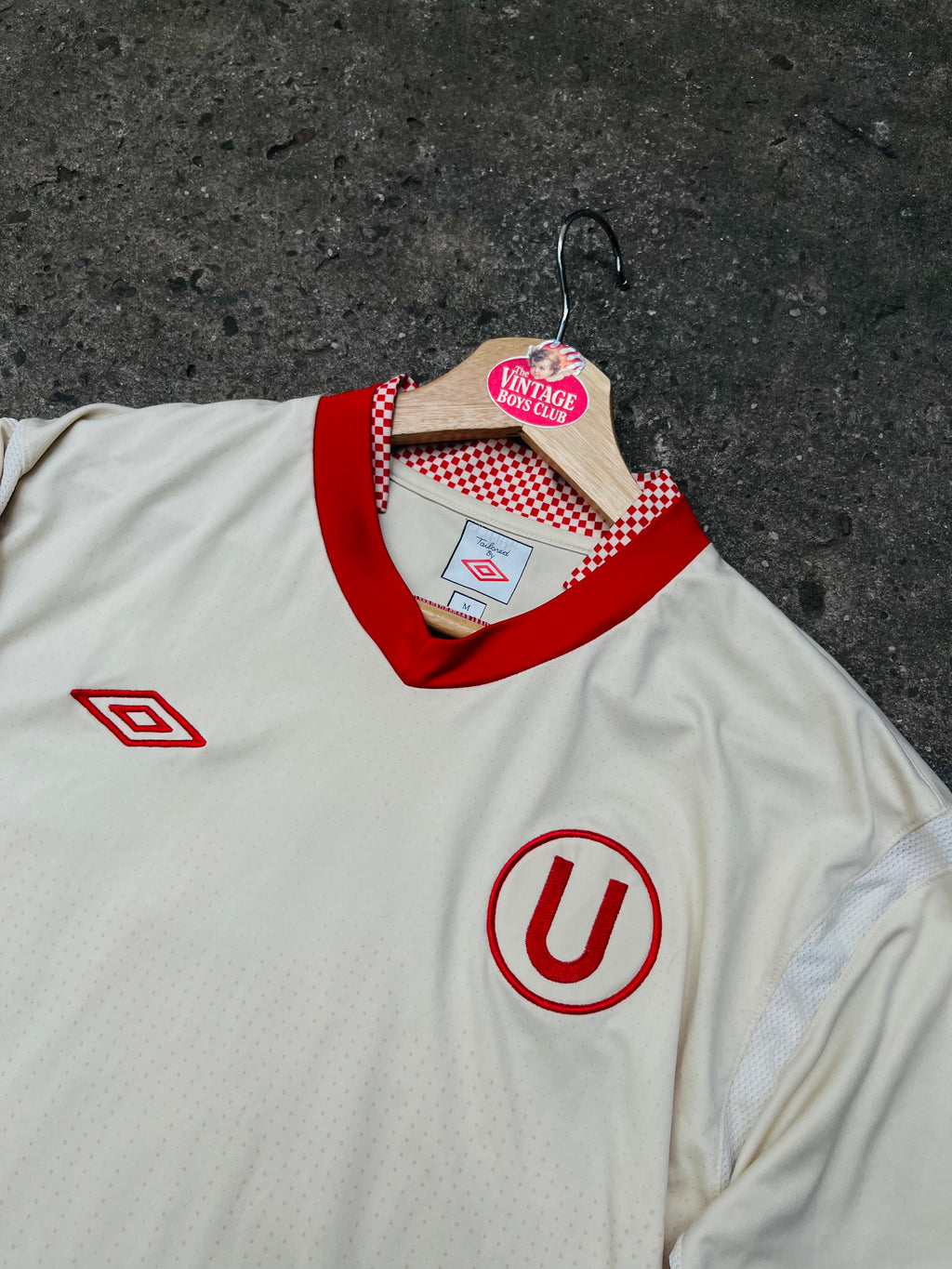 Camiseta Universitario Umbro Original