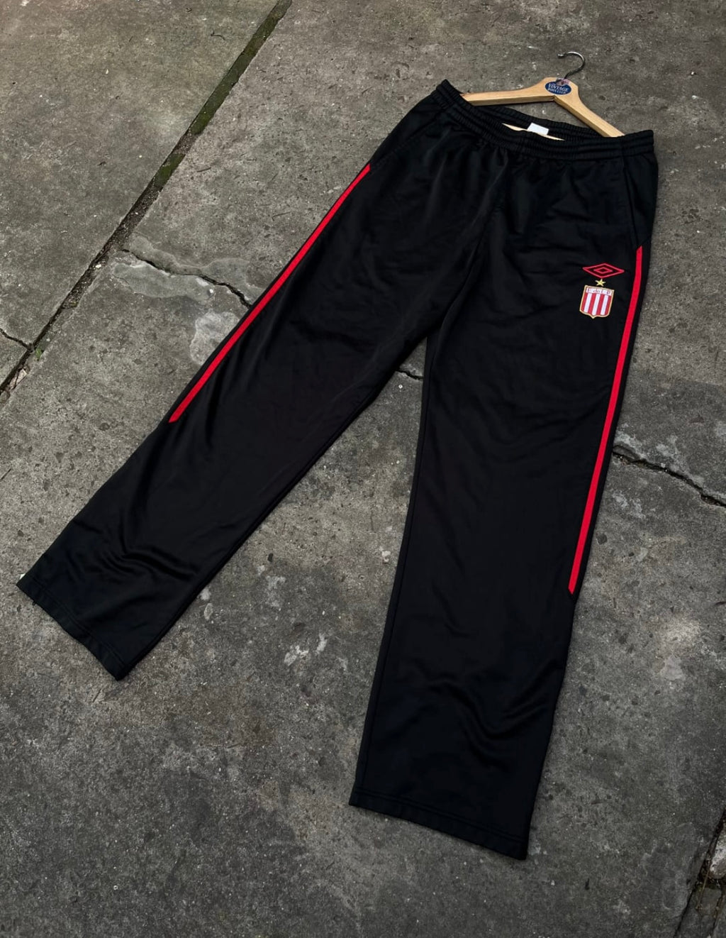 Pantalon Estudiantes Umbro de Utilería