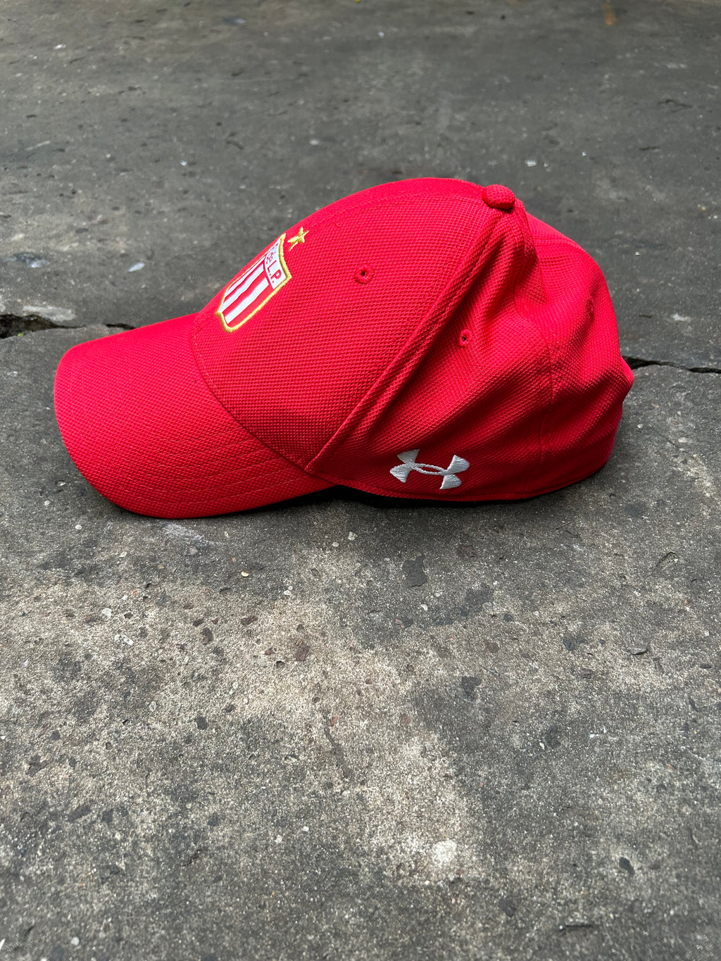 Gorra Estudiantes Under Armour Cerrada Original