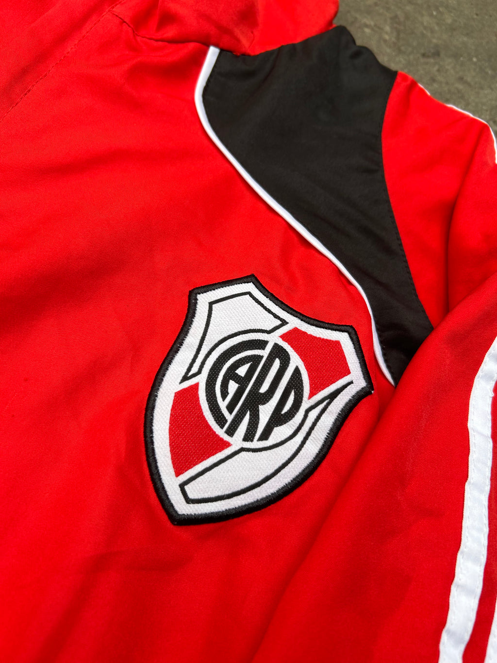 Buzo River 2009 Rojo Rompeviento