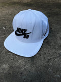 Gorra Nike SB Blanca Plana
