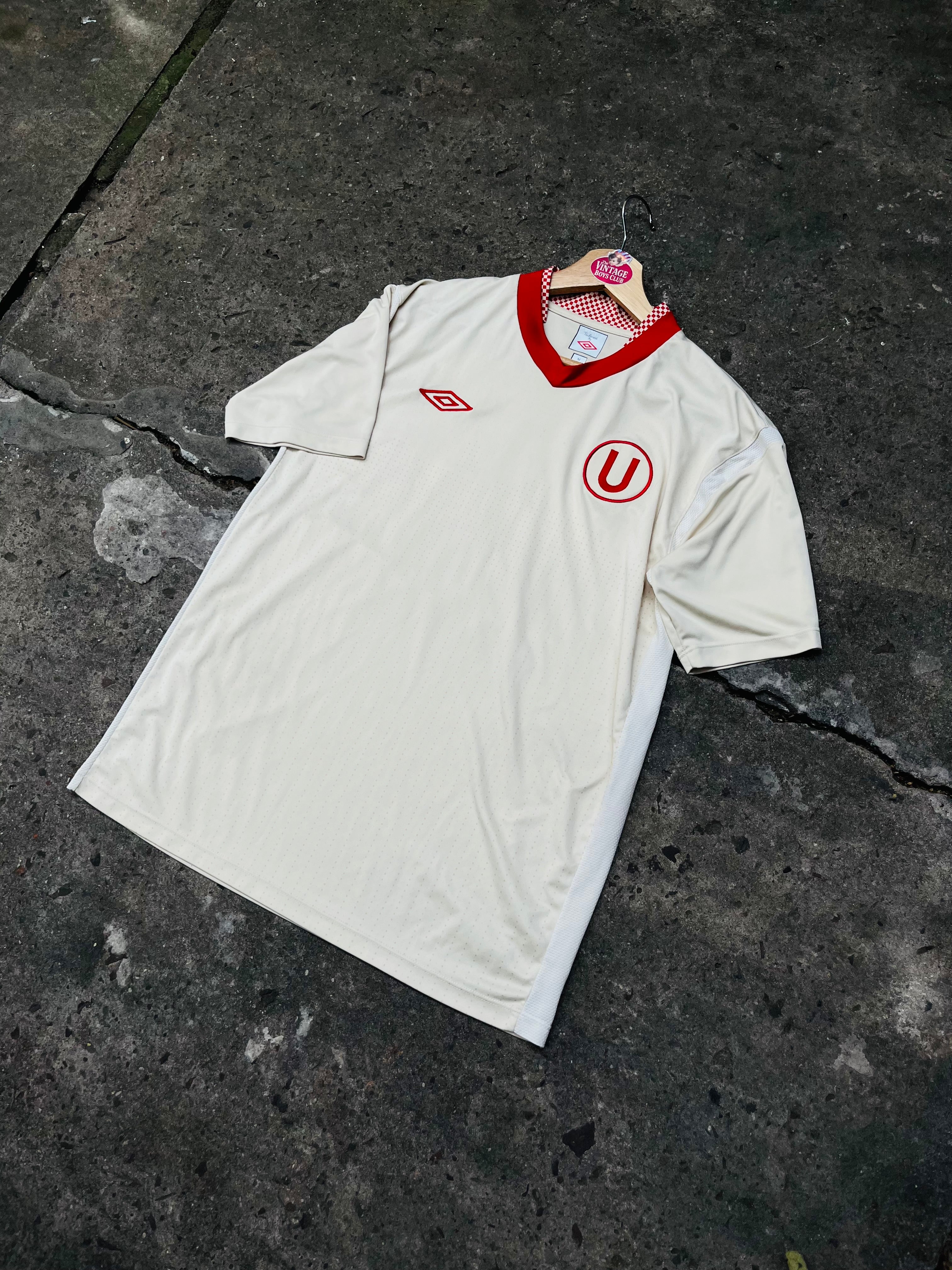 Camiseta Universitario Umbro Original