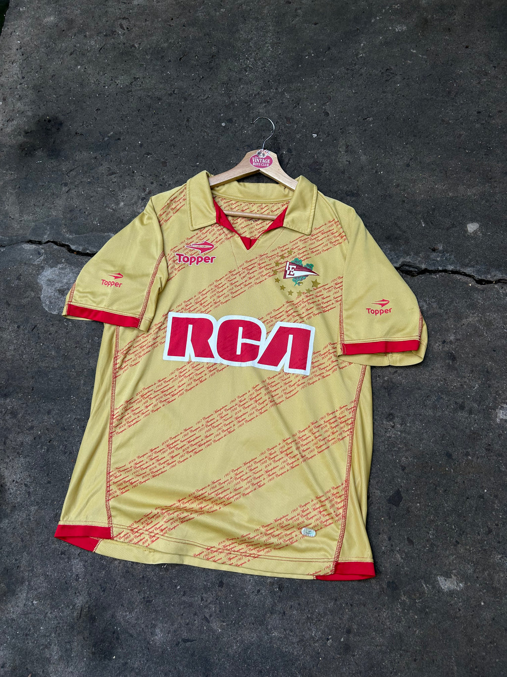 Camiseta Estudiantes 2009 Dorada de Utileria de Veron