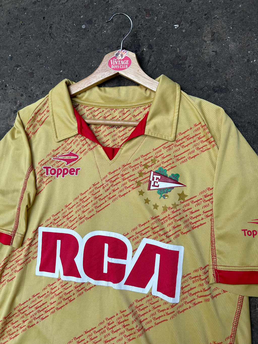 Camiseta Estudiantes 2009 Dorada de Utileria de Veron