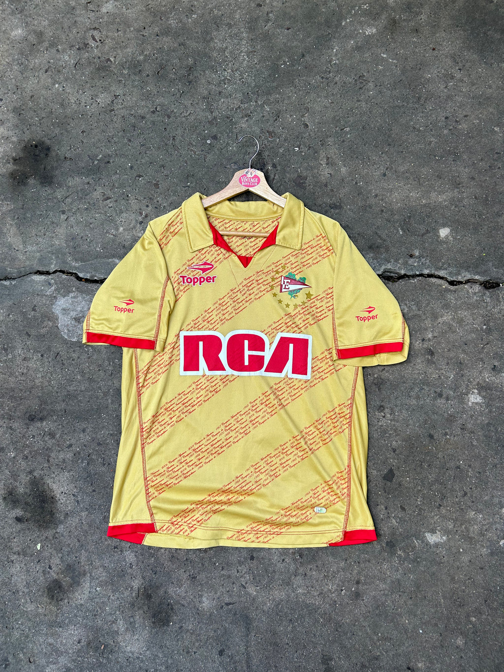 Camiseta Estudiantes 2009 Dorada de Utileria de Veron