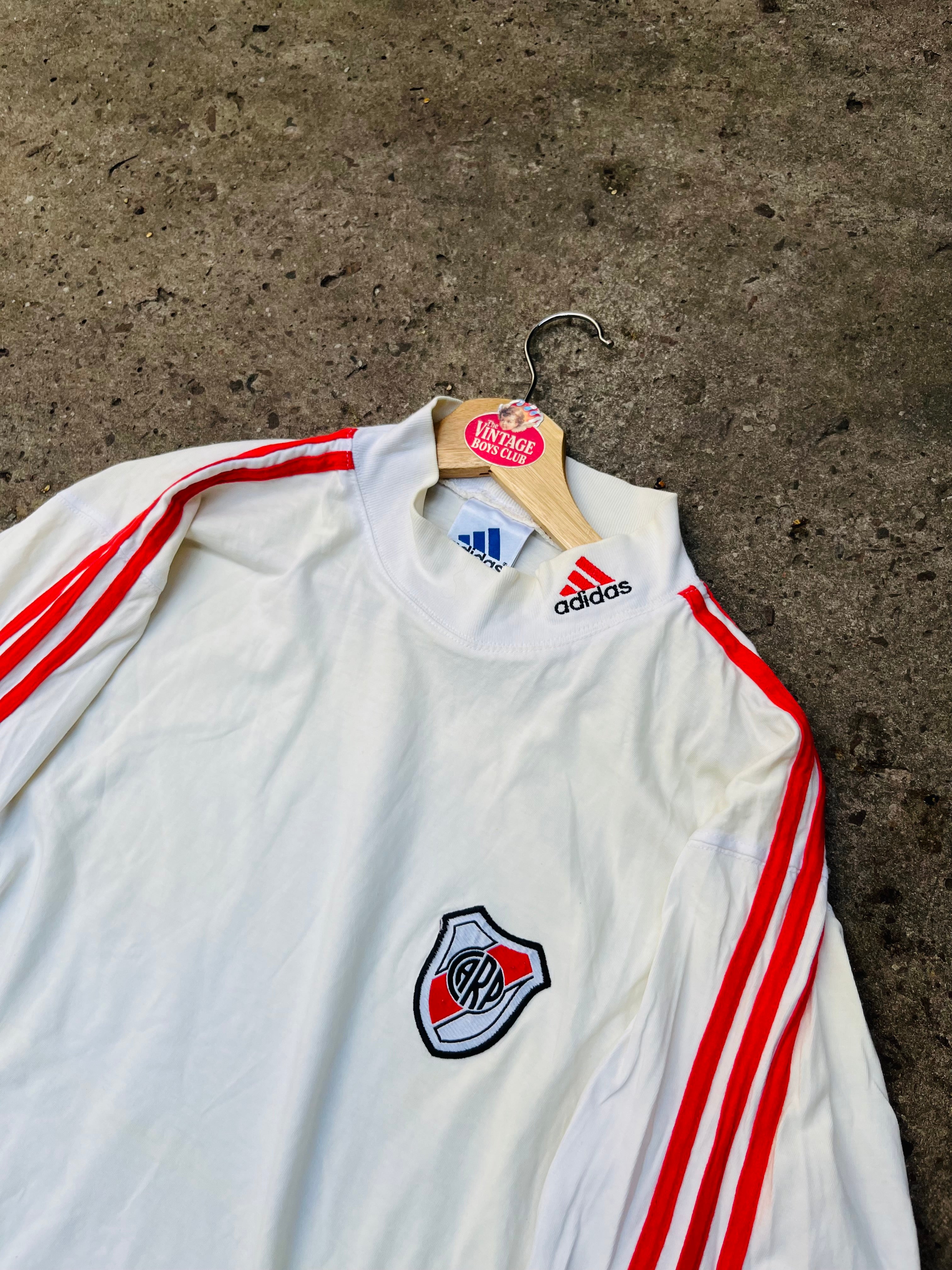 Camiseta River 99' Manga Larga de Utileria