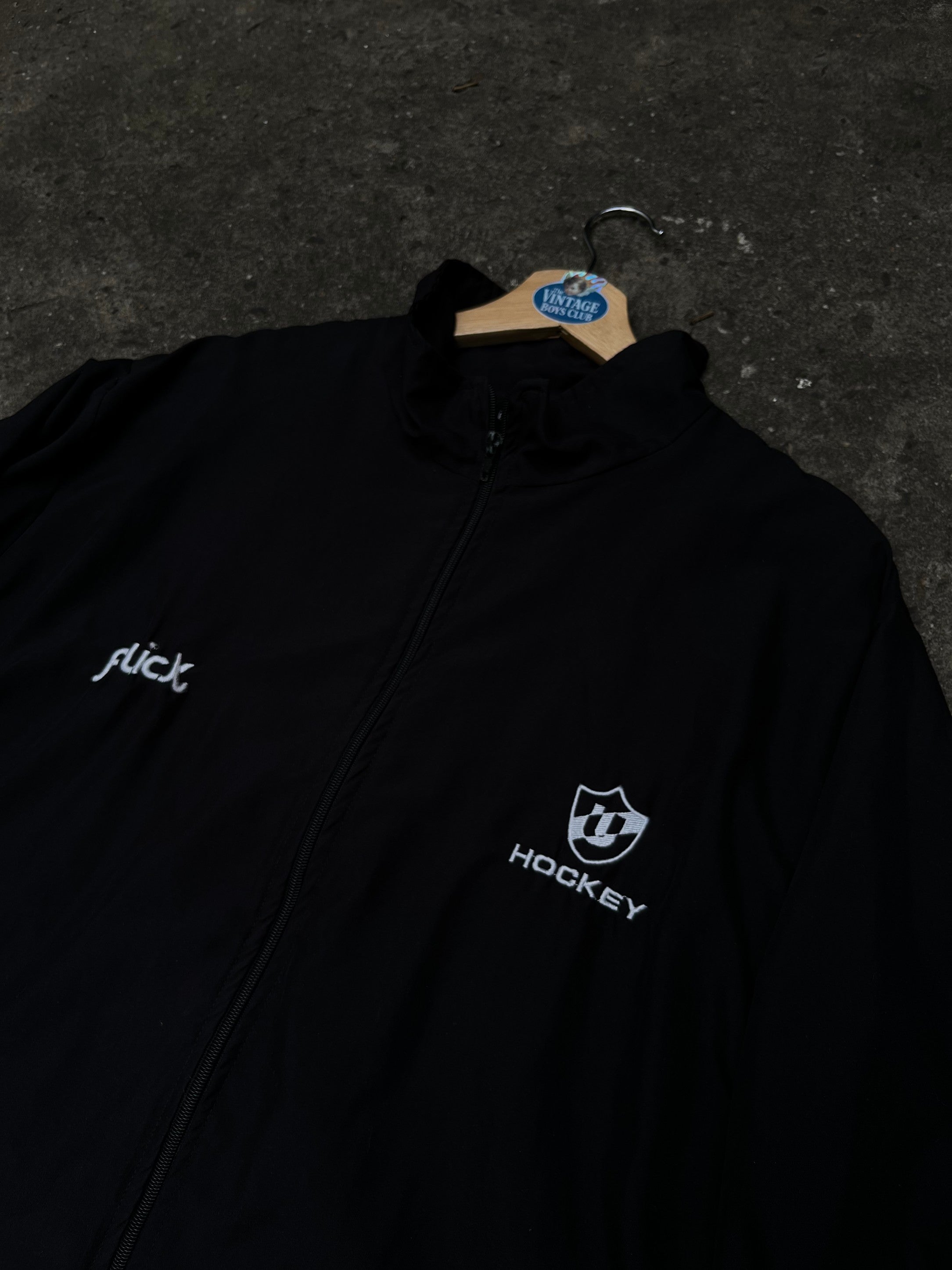 Campera U universitario Rompeviento Original